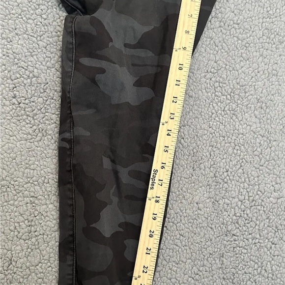 Hollister Skinny Jogger
Women's Small S Green Camo
Print Drawstring Pants - Picture 8 of 10